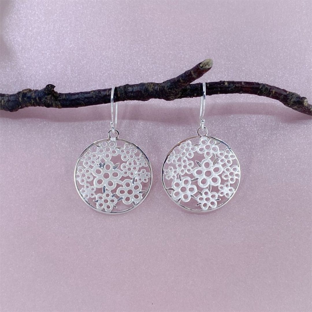 Mānuka Flower Lace Circle Earrings